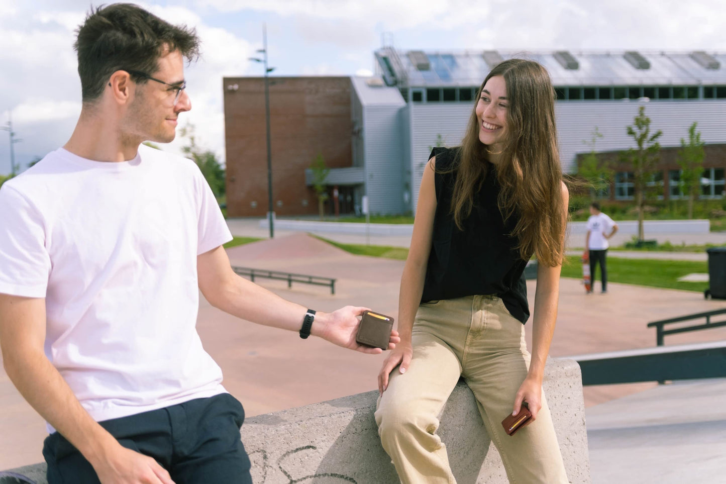 Hunterson Magic Wallet, Minimalist Wallet for Men with RFID card holder, Leather Wallet for 8 cards, Brown