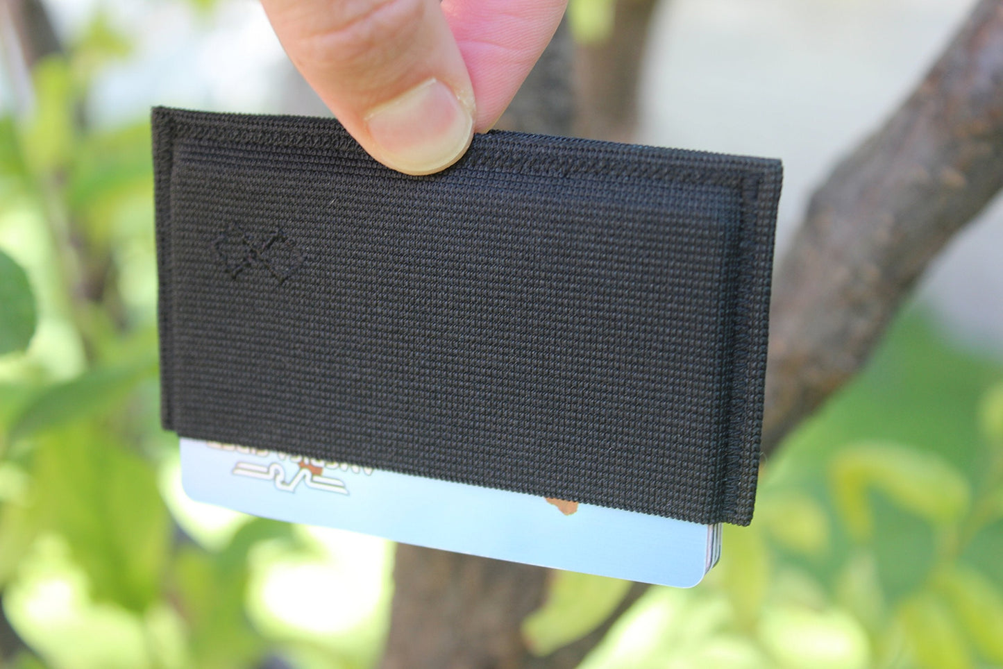 Infinity Wallet - Minimalist Wallet for Men and Women (Black with Black Silicone)