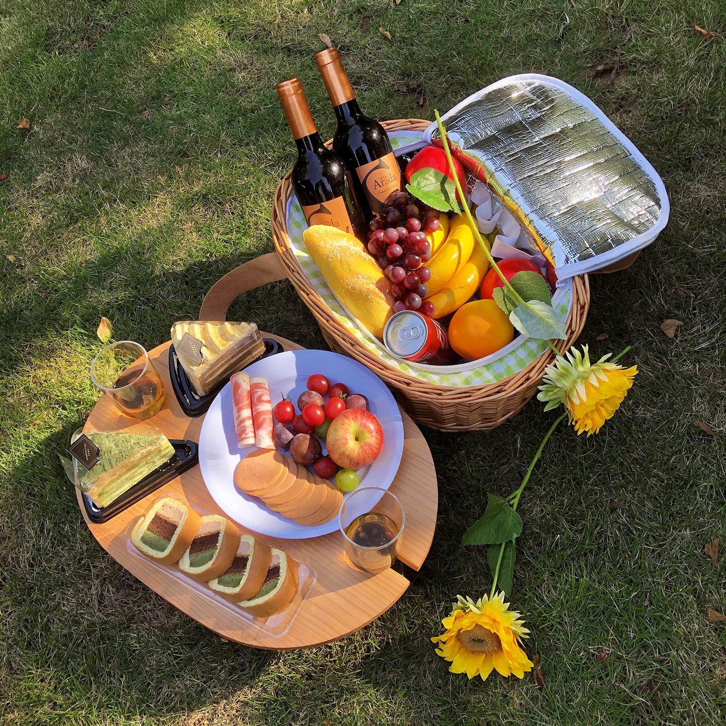 Hap Tim Wicker Picnic Basket Set for 4 with Mini Folding Wine Picnic Table & Large Insulated Cooler Bag & Cutlery Service Kits for 4 Person, Couples Gifts, Wedding Gifts (Y2209-4-GR)
