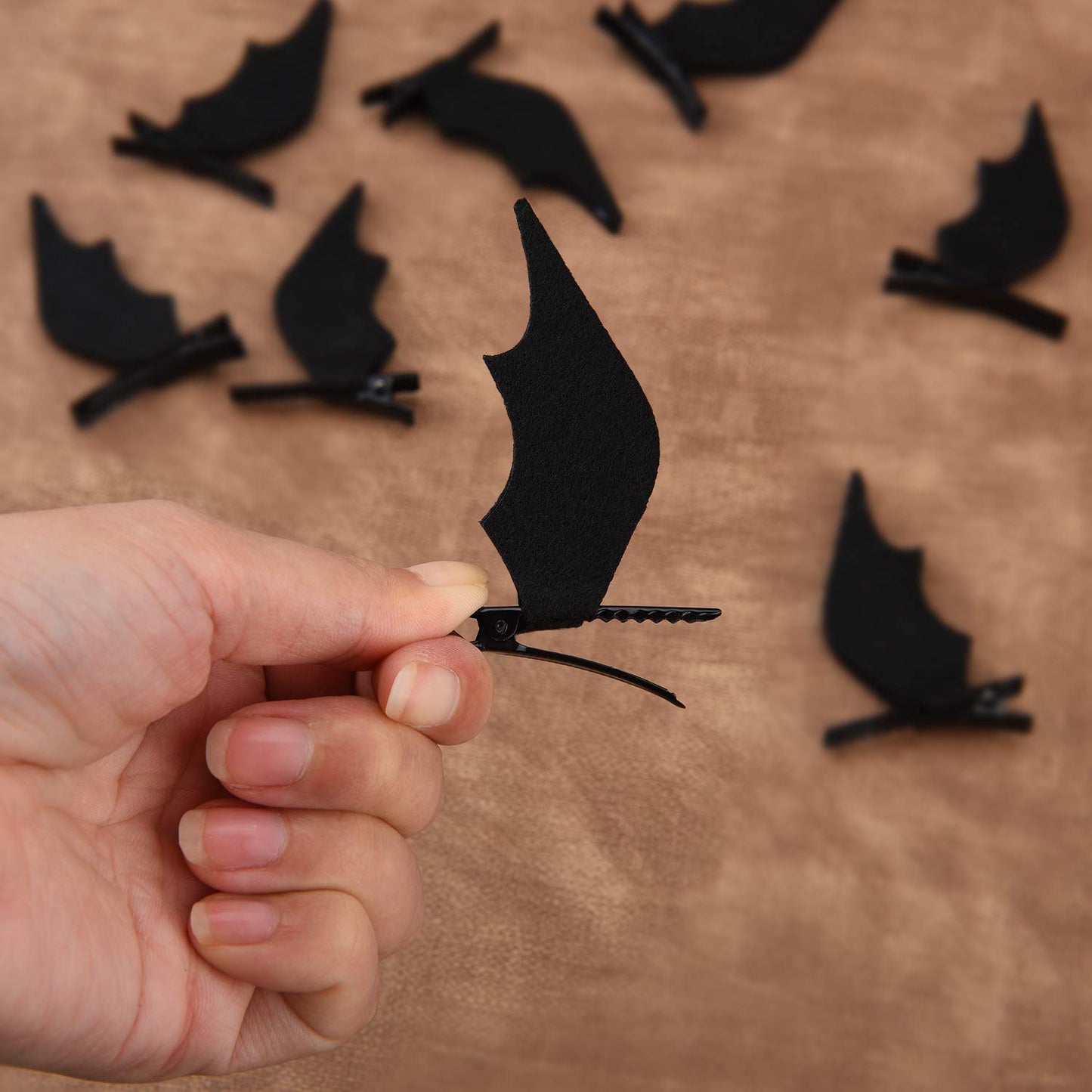 WILLBOND 4 Pairs Halloween Hair Clips Bat Wings Clip Devil Clips Hairpin Hair Accessories for Halloween Cosplay Party Costume Black
