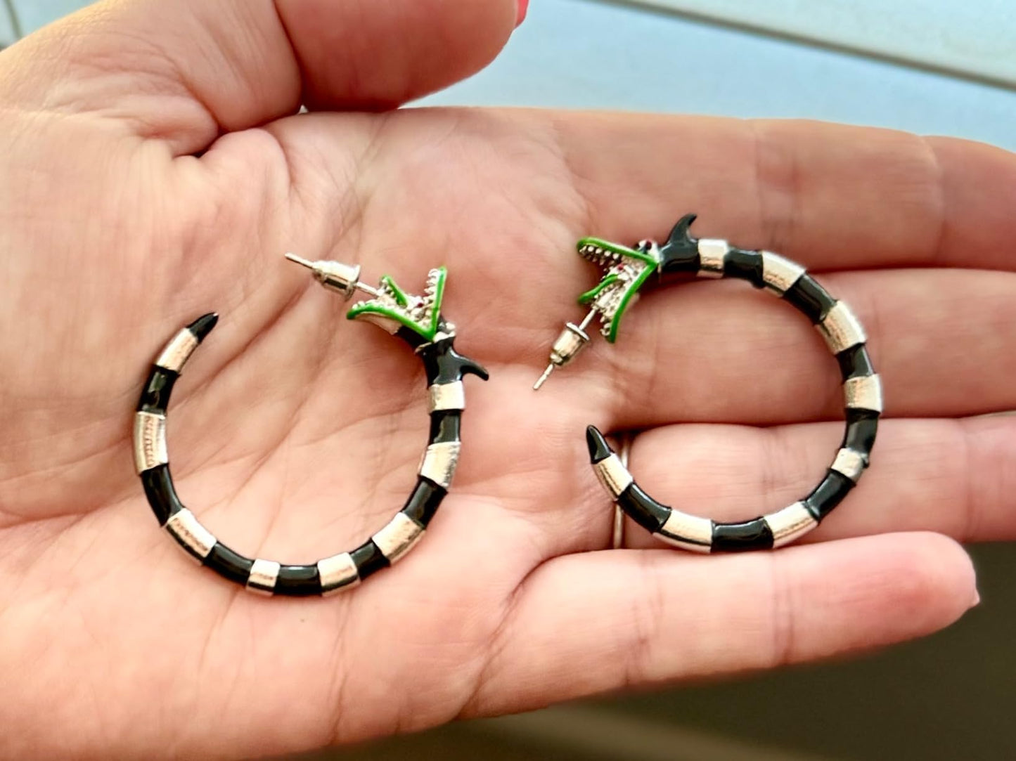 Beetle Sandworm Juice Hoop Earring - Coral Snake Earrings - Costume Jewelry for Womenand Fans(Sandworm Earring)