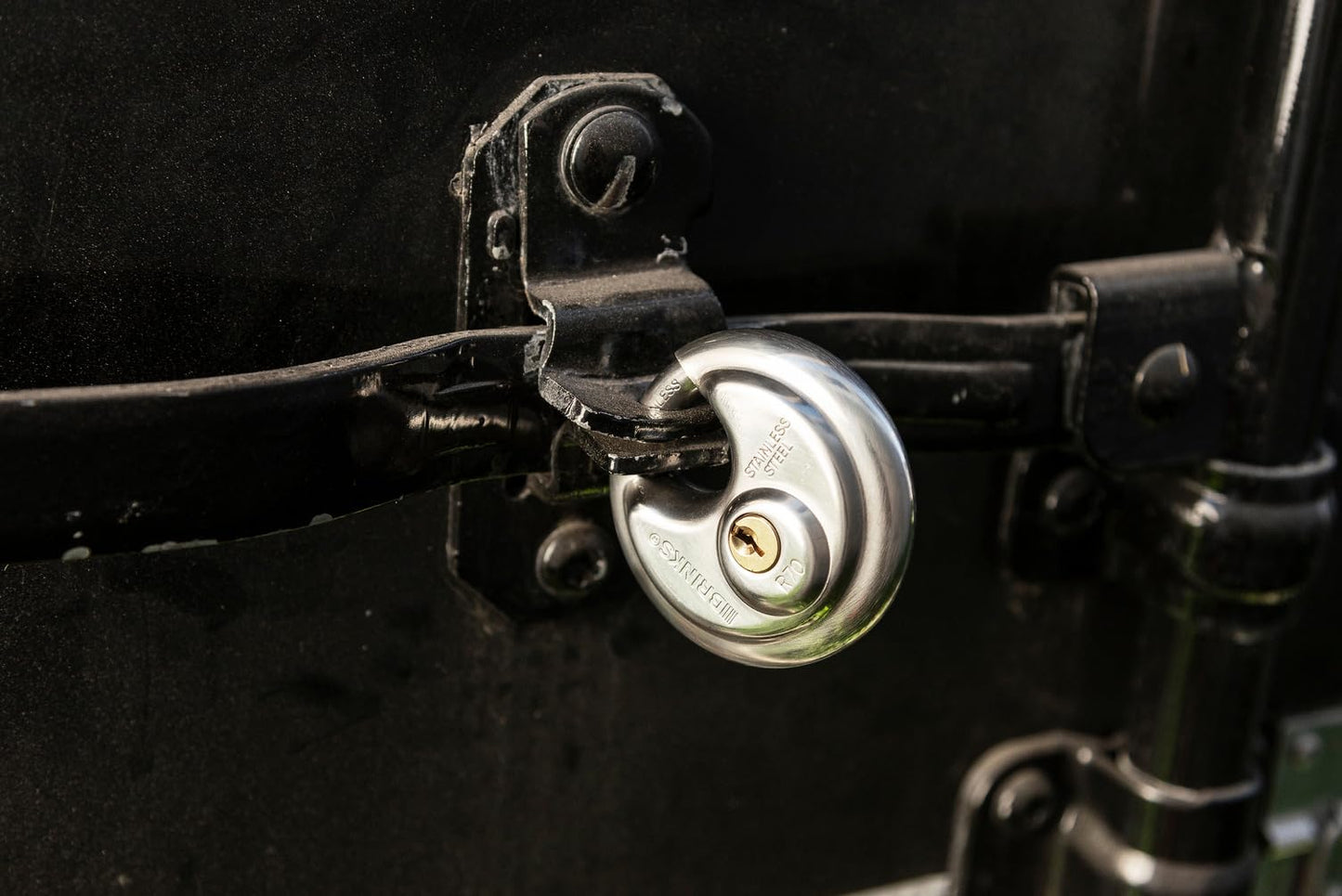 BRINKS – 70mm Heavy Duty Discus Padlock – Chrome Plated Security Lock for Storage Shed, Garage, Lockers, Toolboxes, Construction Site Storage and More