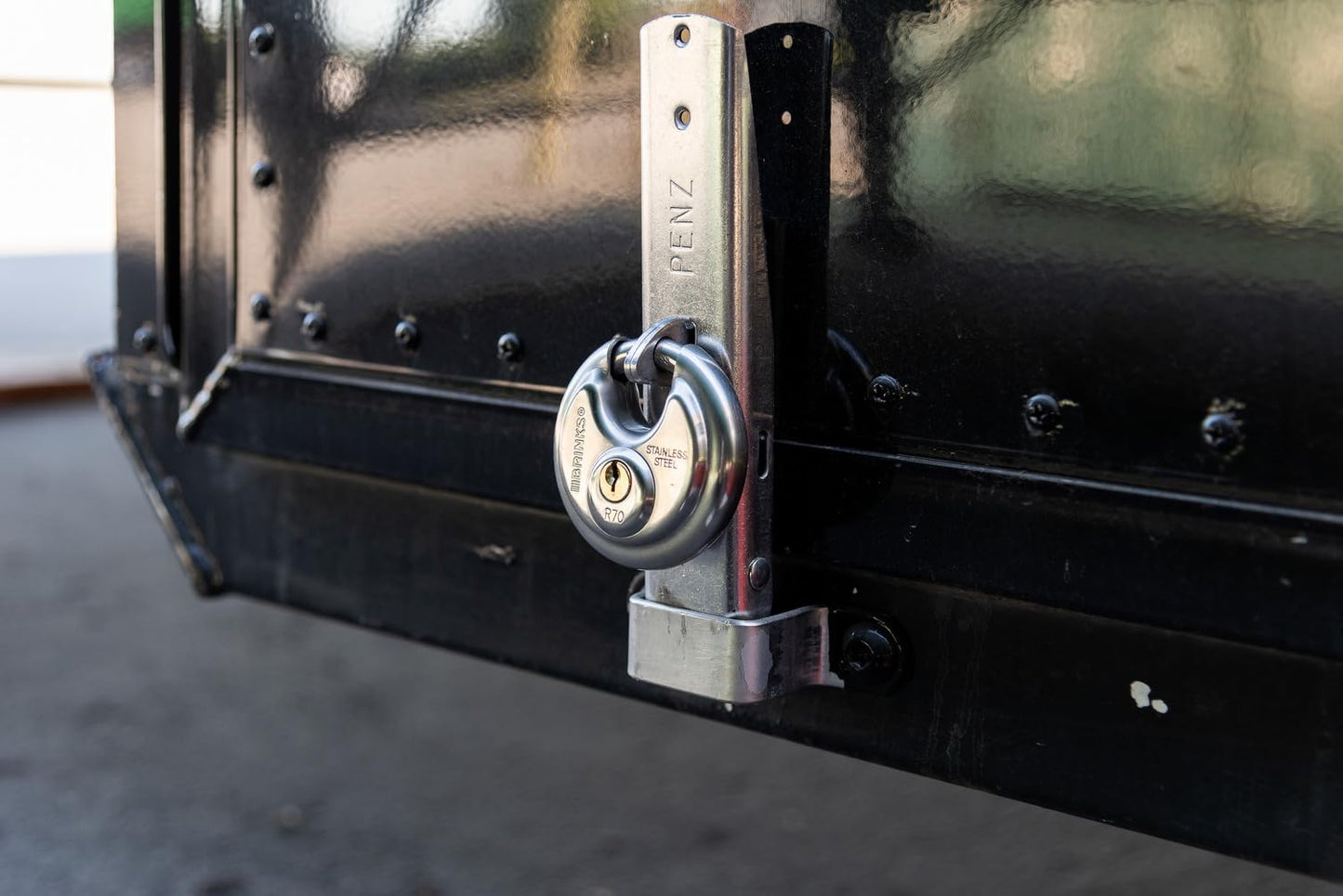 BRINKS – 70mm Heavy Duty Discus Padlock – Chrome Plated Security Lock for Storage Shed, Garage, Lockers, Toolboxes, Construction Site Storage and More