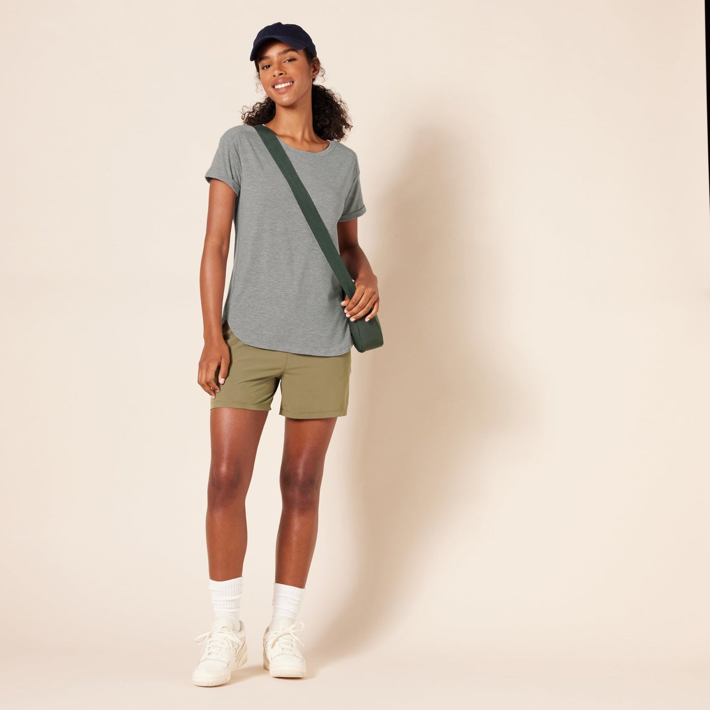 Amazon Essentials Women's Studio Relaxed-Fit Lightweight Crewneck T-Shirt (Available in Plus Size), Medium Grey Heather, Large