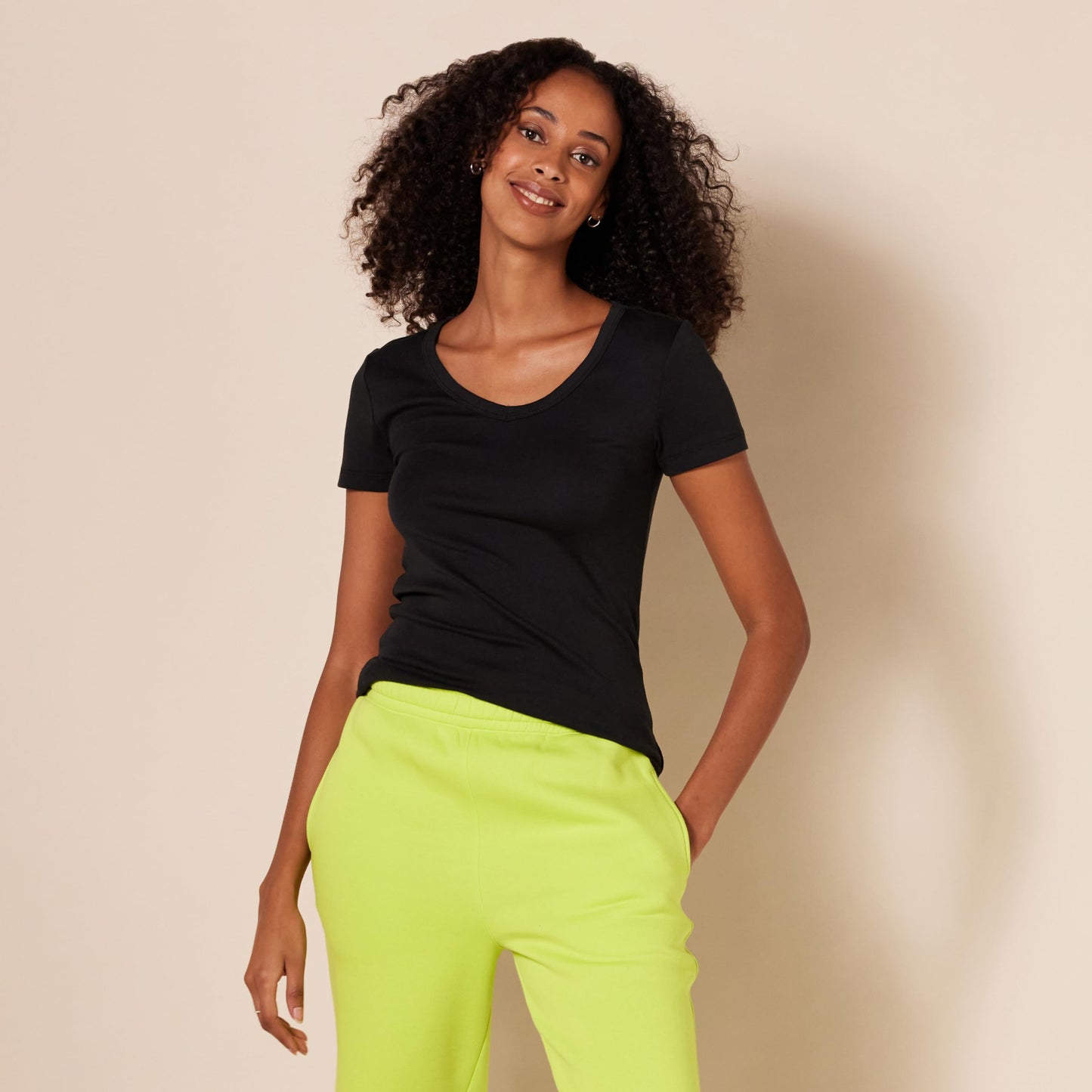 Amazon Essentials Women's Slim-Fit Short-Sleeve V-Neck T-Shirt, Pack of 2, Black, X-Small