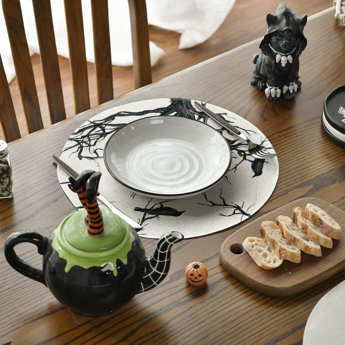 Artoid Mode Silhouette Tree Crows Halloween Round Placemats Set of 4, 14 Inch Fall Round Table Mats for Dining Decoration