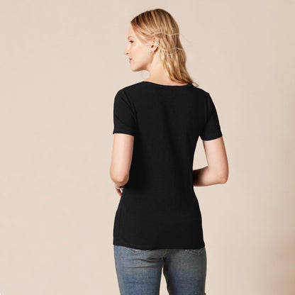 Amazon Essentials Women's Regular-Fit Short-Sleeve V-Neck T-Shirt, Pack of 2, Black/White, X-Small