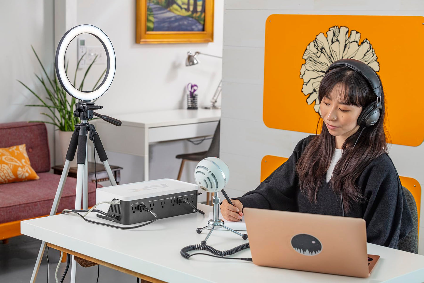 APC UPS Battery Backup, 900VA UPS with 6 Backup Battery Outlets, Type C USB Charging, BE900G3 Back-UPS