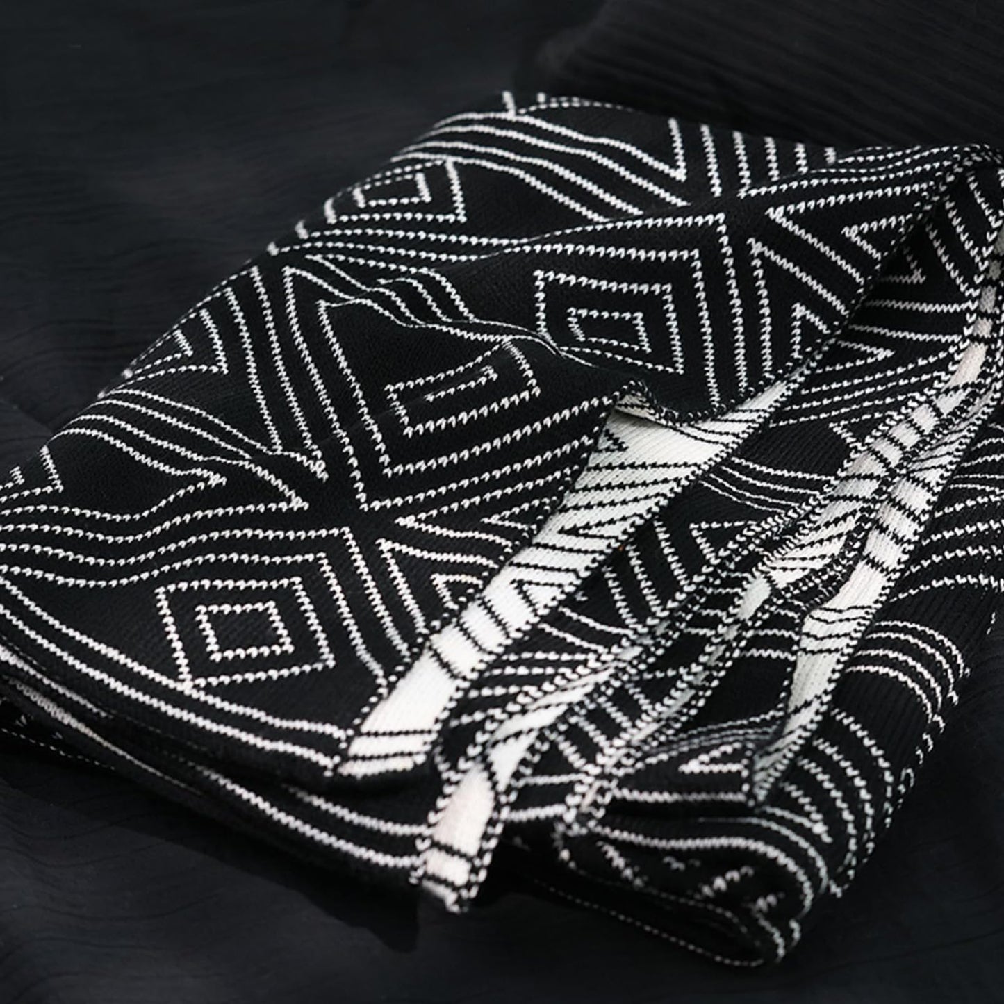 Black and White Throw Blankets Queen Size, Knitted Modern Patterned Throw Blanket, Soft Lightweight Woven Throw Blanket for Sofa Couch Bed and Living Room, Black&White (60x80 Inch)