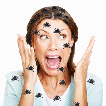 WHXGQ 200 Pcs Plastic Bats Spiders Halloween Mini Bats and Fake Spiders for Decorations Creepy Scary Prank Toys Plastic Insec Toys Halloween Miniatures