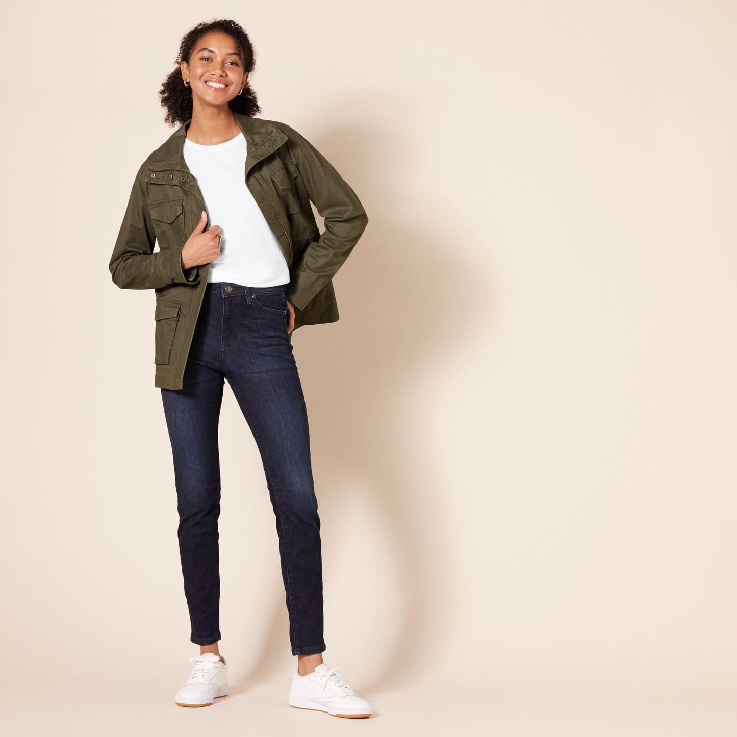 Amazon Essentials Women's Regular-Fit Long-Sleeve Crewneck T-Shirt (Available in Plus Size), White, Medium