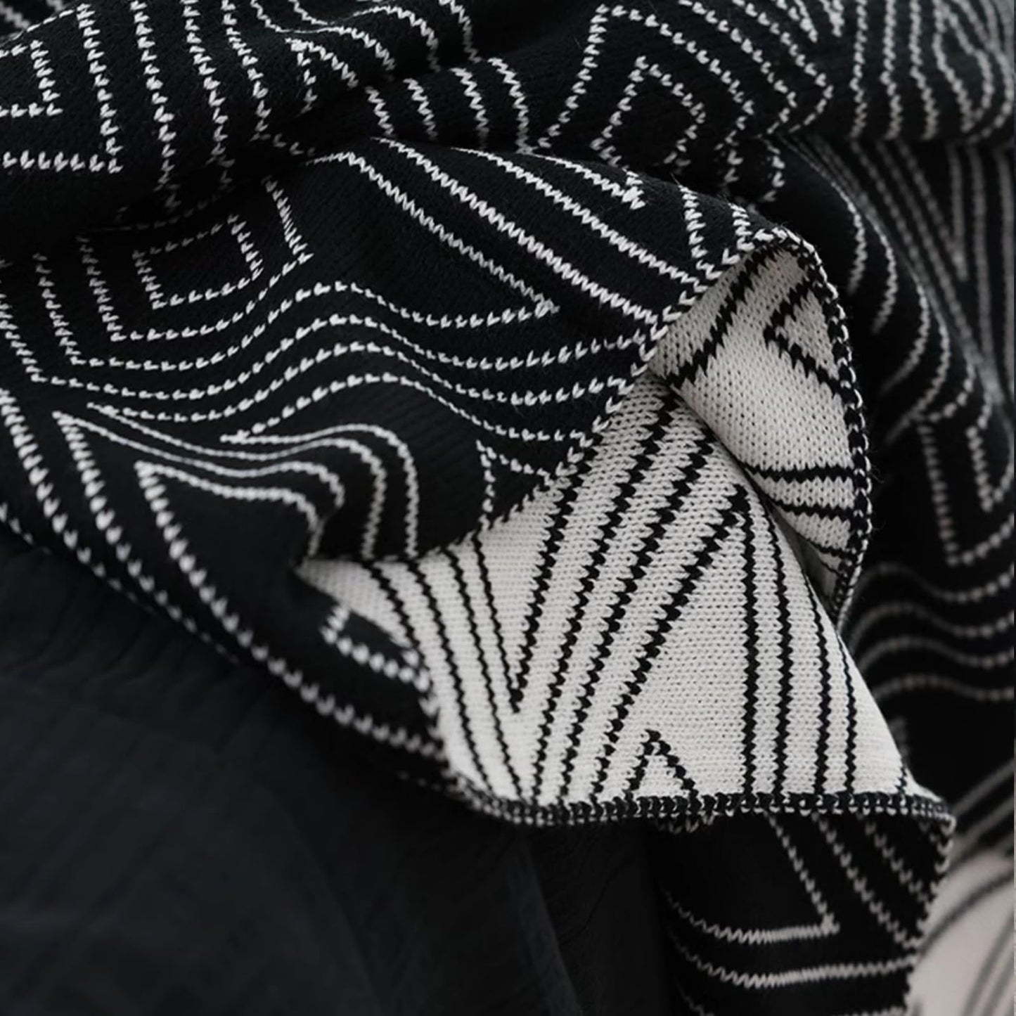 Black and White Throw Blankets Queen Size, Knitted Modern Patterned Throw Blanket, Soft Lightweight Woven Throw Blanket for Sofa Couch Bed and Living Room, Black&White (60x80 Inch)