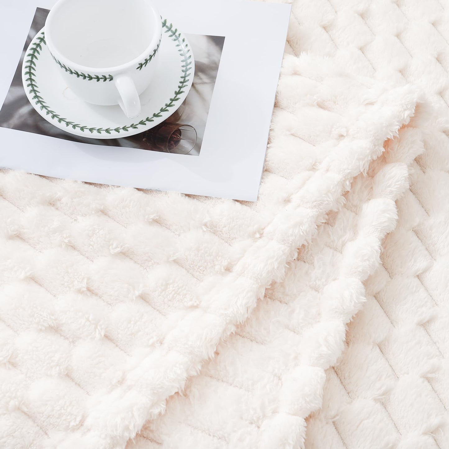 Bnuitland Ivory Super Soft Flannel Throw Blanket, 3D Clouds Stylish Jacquard Lightweight Blanket for Bed,Sofa,Couch,Home Decor, 300 GSM Fleece Cozy Warm, Suitable for All Seasons, 50X70 inches