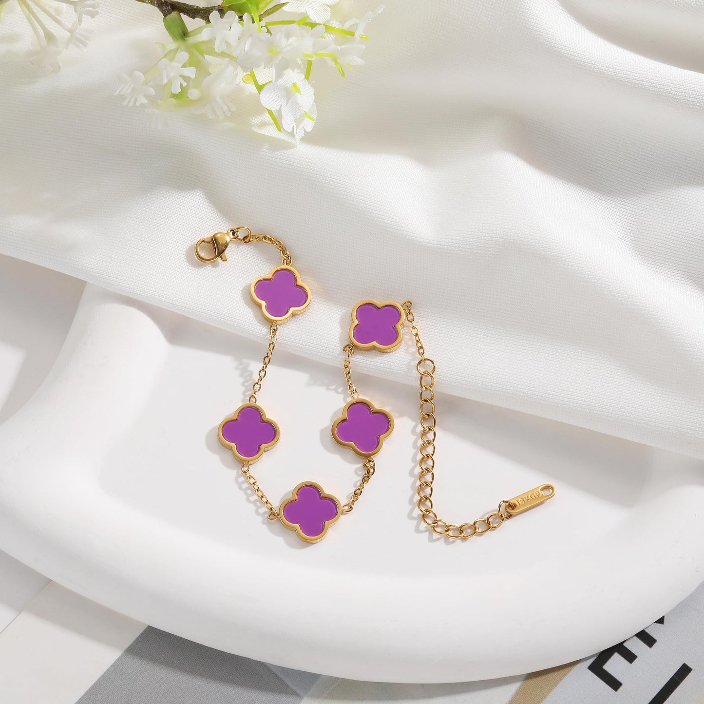 AIPPK 18K Gold Plated Clover Lucky Bracelet for Women White/Black/Red/Green Flower Four Leaf Link Bracelets Trendy Jewelry Gifts for Women (Purple)