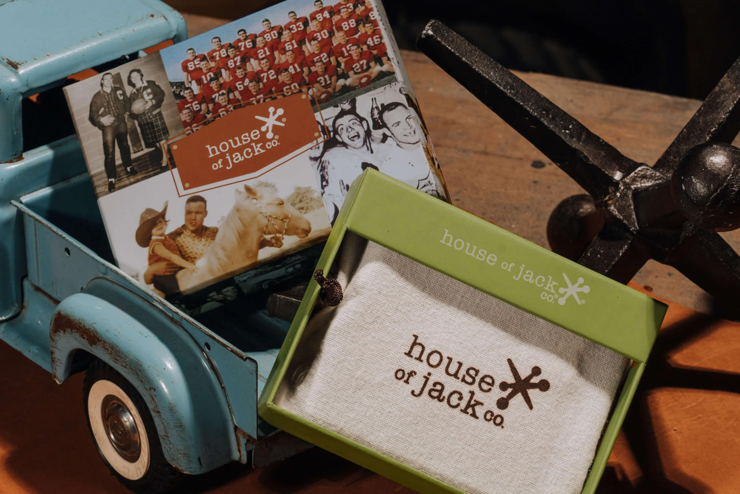 House of Jack Co. Carryall Slim Money Clip Wallet for Men, Strong Magnetic Clip, Front Pocket Wallet Card Holder, Full Grain Cowhide Leather,Tan