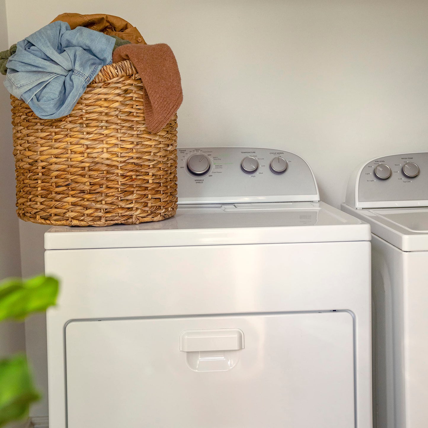 Ingenuity ConvertMe 2-in-1 Compact Portable Automatic Baby Swing & Infant Seat, Battery-Saving Vibrations, Nature Sounds, 0-9 Months 6-20 lbs (Swell)