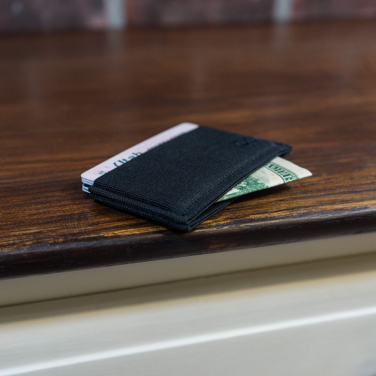 Infinity Wallet - Minimalist Wallet for Men and Women (Black with Black Silicone)