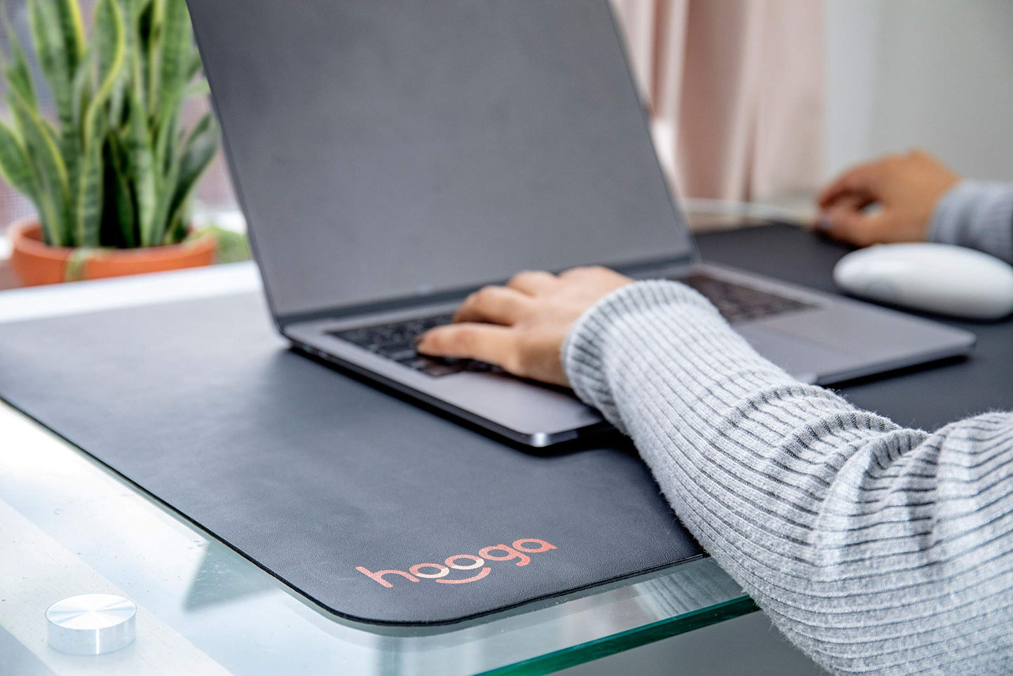 Hooga Grounding Mat for Sleep, Energy & Pain Relief – 24" x 16" Conductive Carbon Pad with 15ft Grounding Cord – Indoor Earth Connection for Inflammation & Recovery