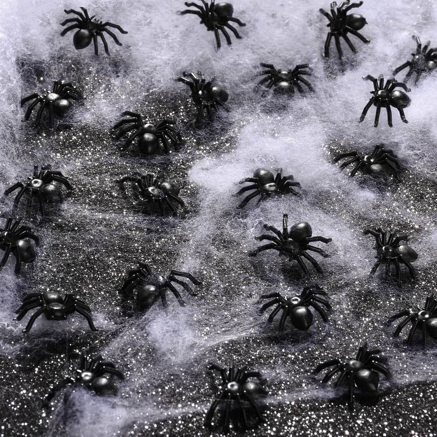 WHXGQ 200 Pcs Plastic Bats Spiders Halloween Mini Bats and Fake Spiders for Decorations Creepy Scary Prank Toys Plastic Insec Toys Halloween Miniatures