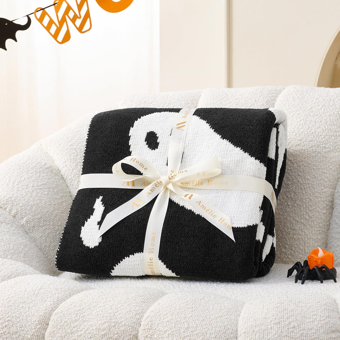 Amélie Home Reversible Halloween Throw Blanket for Couch, Spooky Halloween Ghost Cute Terror Scence, Chenille Knit Soft Cozy for Bed Sofa Home Decor Gifts, 50" x 60", Ghost