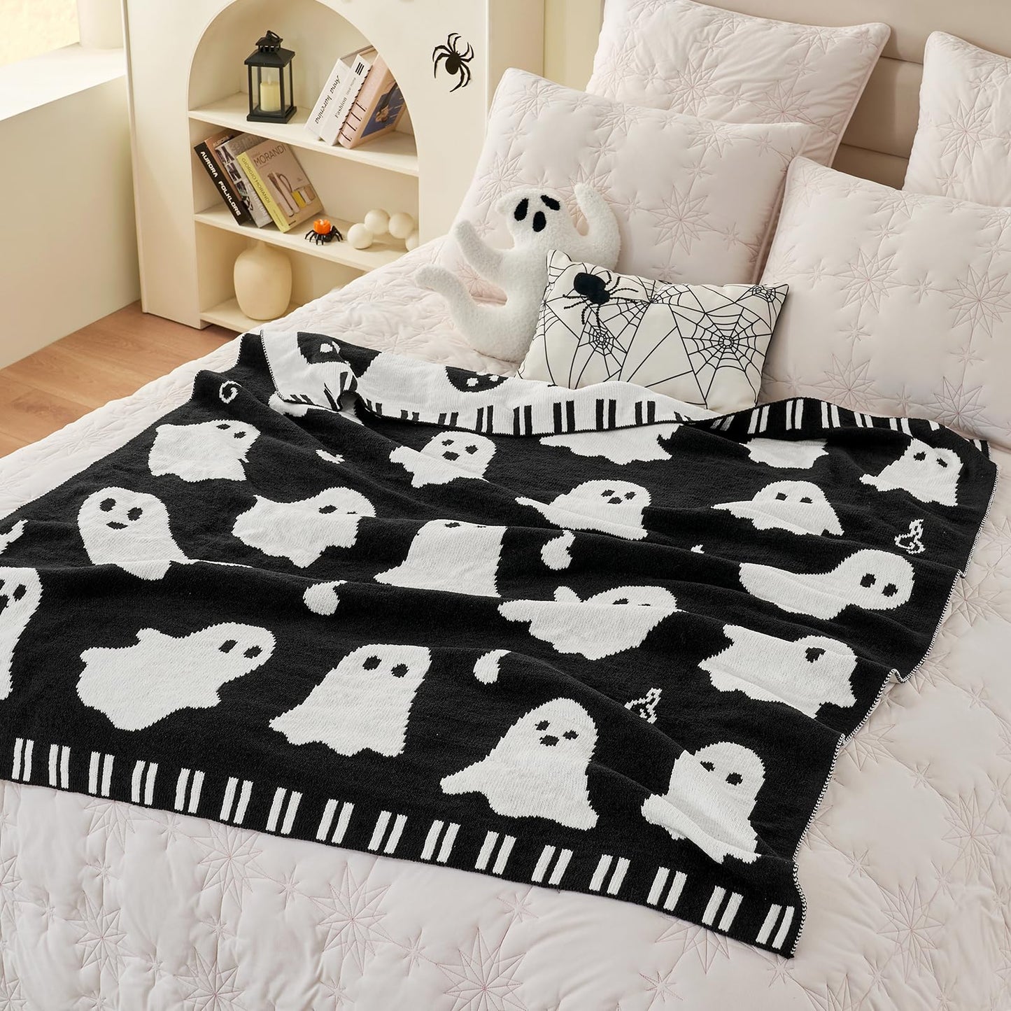 Amélie Home Reversible Halloween Throw Blanket for Couch, Spooky Halloween Ghost Cute Terror Scence, Chenille Knit Soft Cozy for Bed Sofa Home Decor Gifts, 50" x 60", Ghost