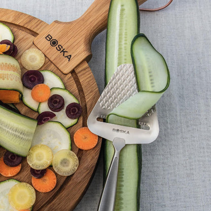 BOSKA Monaco+ Premium Cheese Slicer - Award Winning Cheese Cutter for Block Cheese, Cheddar up to Parmesan - Quilted Pattern reduces Resistance - Non-stick & Ergonomic Handheld