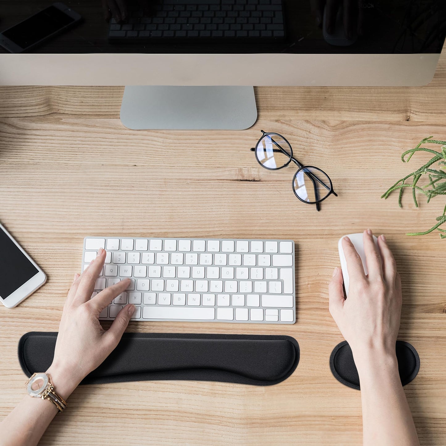 Hoewina Keyboard Wrist Rest,Ergonomic Wrist Rest,Superfine Fabric and Gel Memory Foam Wrist Pad for Computer Keyboard for Easy Typing & Pain Relief, Suitable for Office, Family, Outdoor, Black