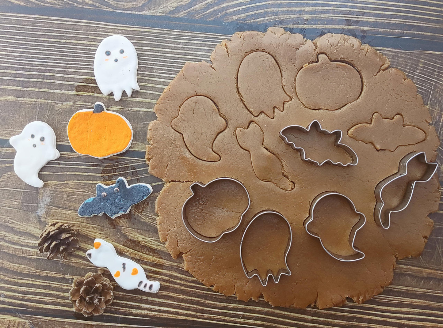 5 Pieces Mini Halloween Cookie Cutters, Size 2.2" to 2.6" Small Stainless Steel Molds Ghost, Cat, Bat, Pumpkin Holiday Shapes for Halloween Party Decorations