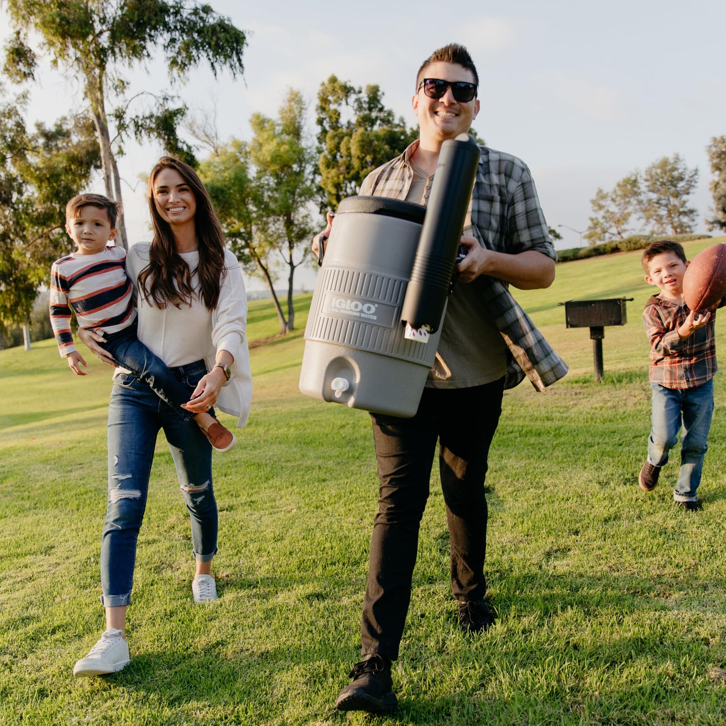 Igloo 5 Gallon Portable Sports Cooler Water Beverage Dispenser with Flat Seat Lid, Insulated Beverage Dispenser, Grey/Black