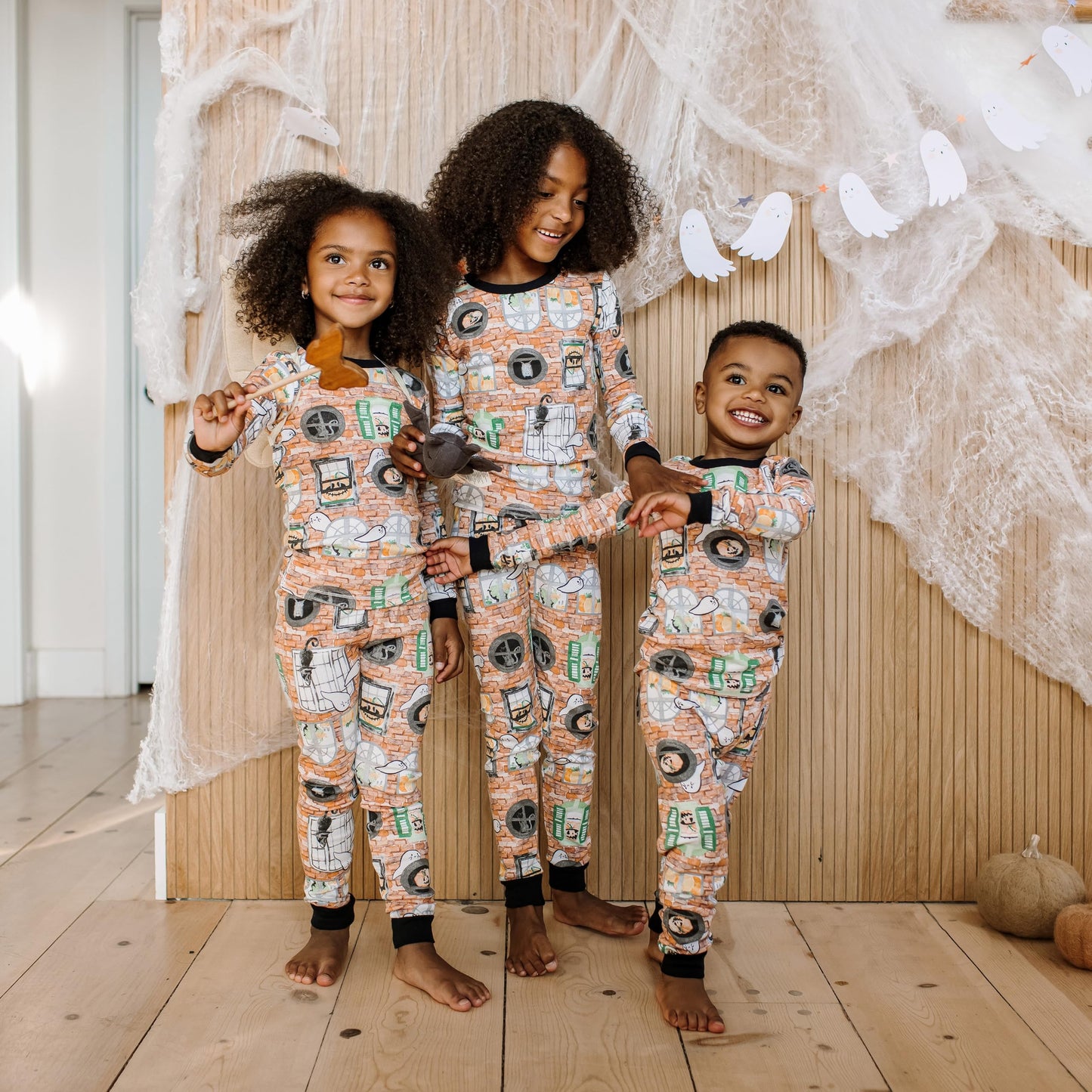 Burt's Bees Baby Baby Boys Pajamas, 2-Piece Long Sleeve Tee and Long Pant Cotton PJ Set, Sizes for 12 Months to 12 Years