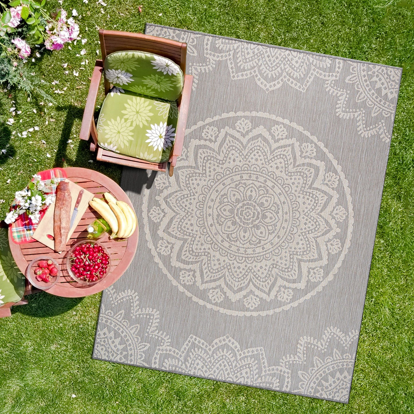 CAMILSON Outdoor Rug 5x7 Modern Area Rugs for Indoor and Outdoor Patios and Porches - Waterproof, Washable, Non-Shedding, Easy-to-Clean Outside Carpet (5 x 7, Medallion - Grey/White)